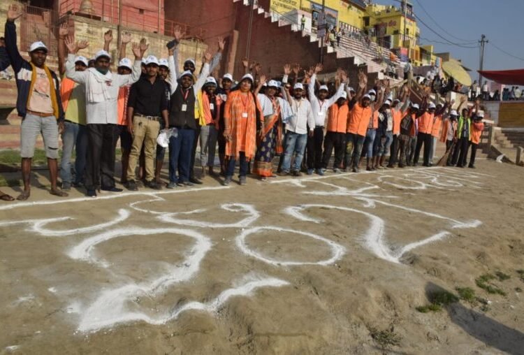 People join hands for a noble cause, Varanasi witnesses another Ganga Cleaning Campaign